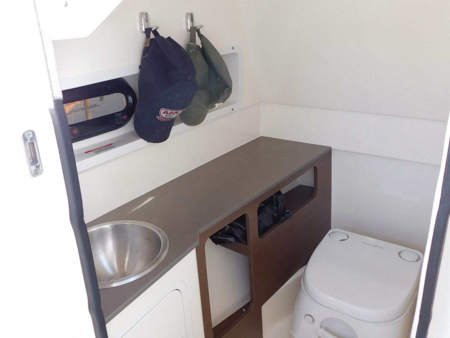 Slide: The Image of Sea Ray SDX 270 Outboard 2020 - 4965007