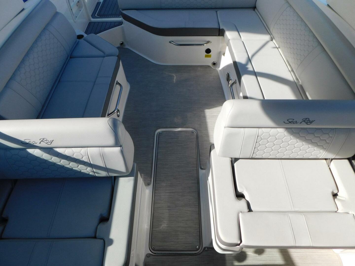 Slide: The Image of Sea Ray SDX 270 Outboard 2020 - 4965010