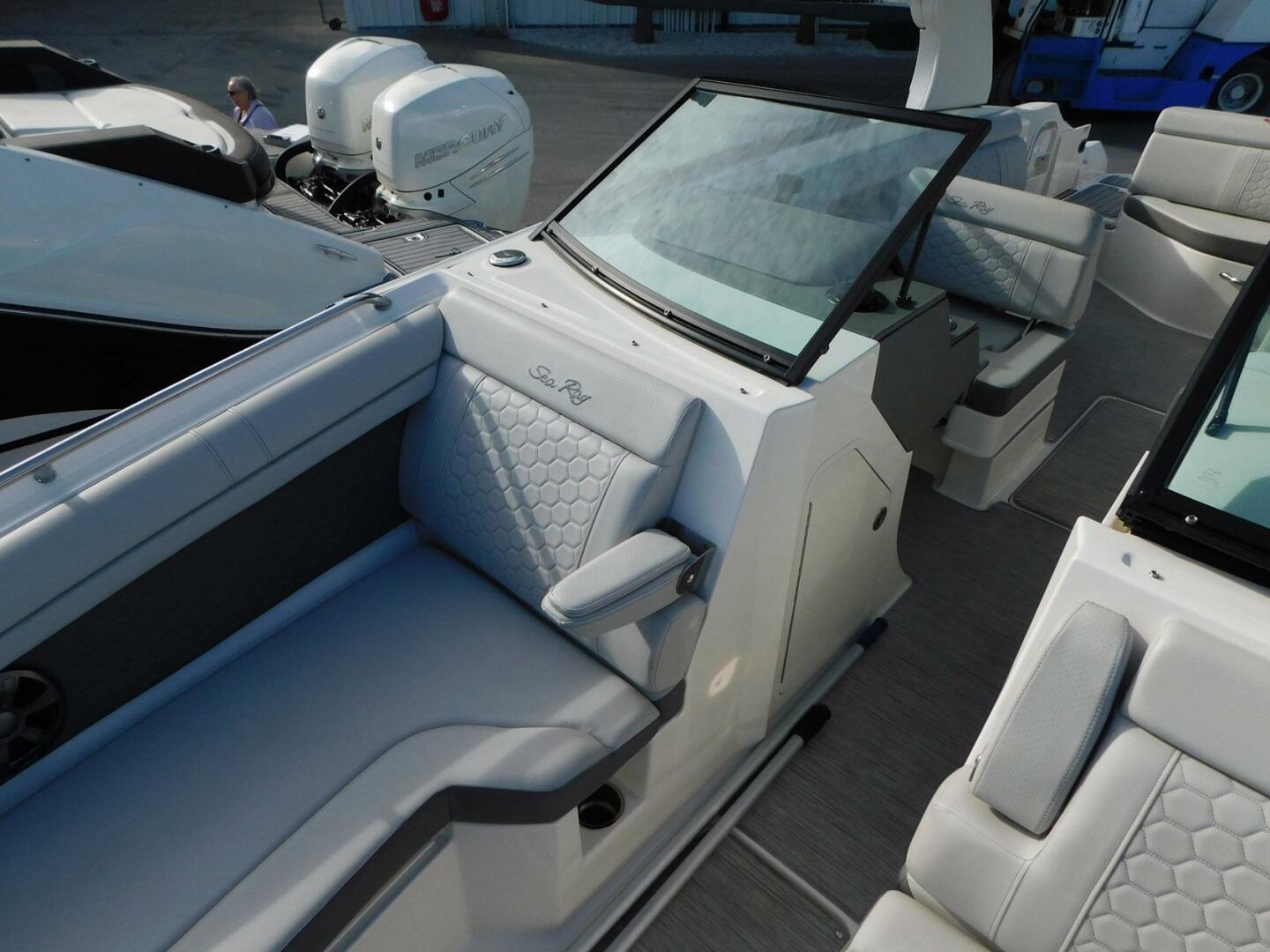 Slide: The Image of Sea Ray SDX 270 Outboard 2020 - 4965015