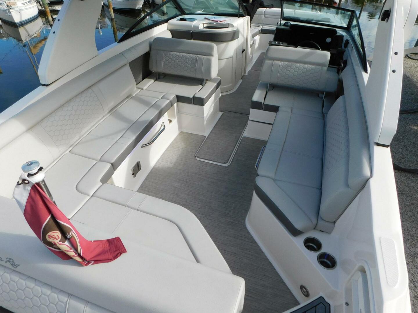 Slide: The Image of Sea Ray SDX 270 Outboard 2020 - 4965017