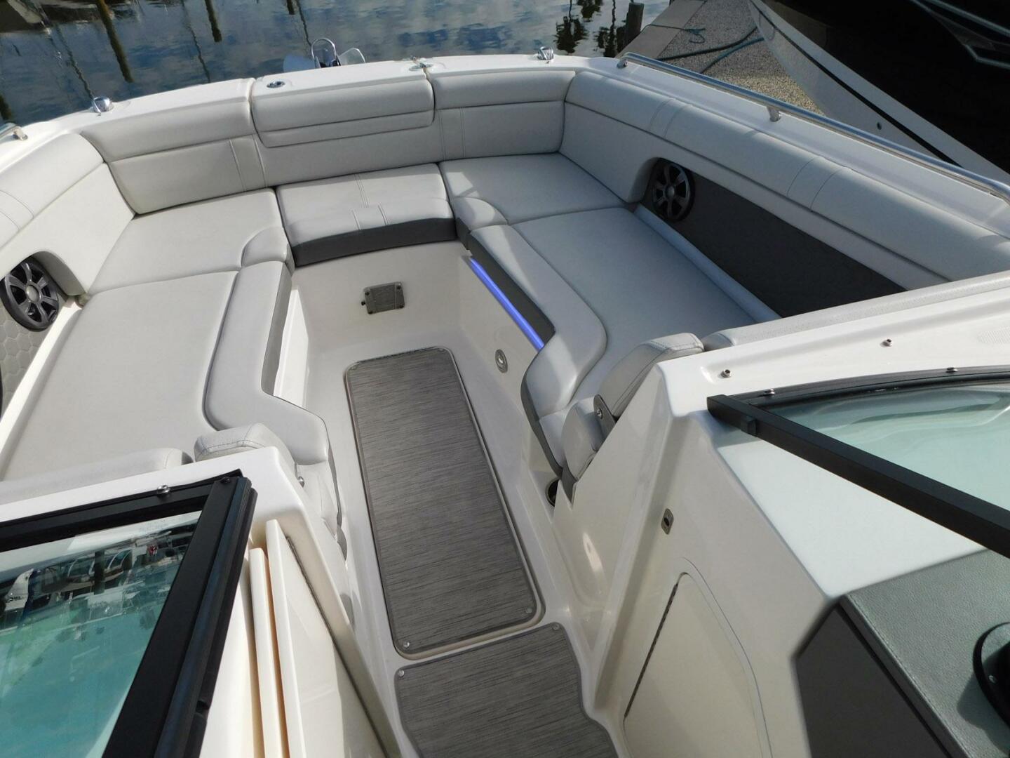 Slide: The Image of Sea Ray SDX 270 Outboard 2020 - 4965019