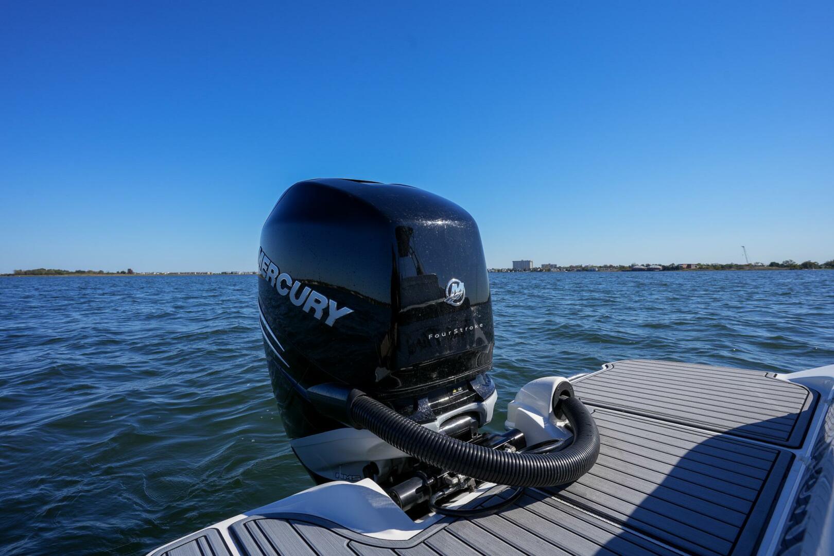 Slide: The Image of Sea Ray SDX 270 Outboard 2021 - 4750110