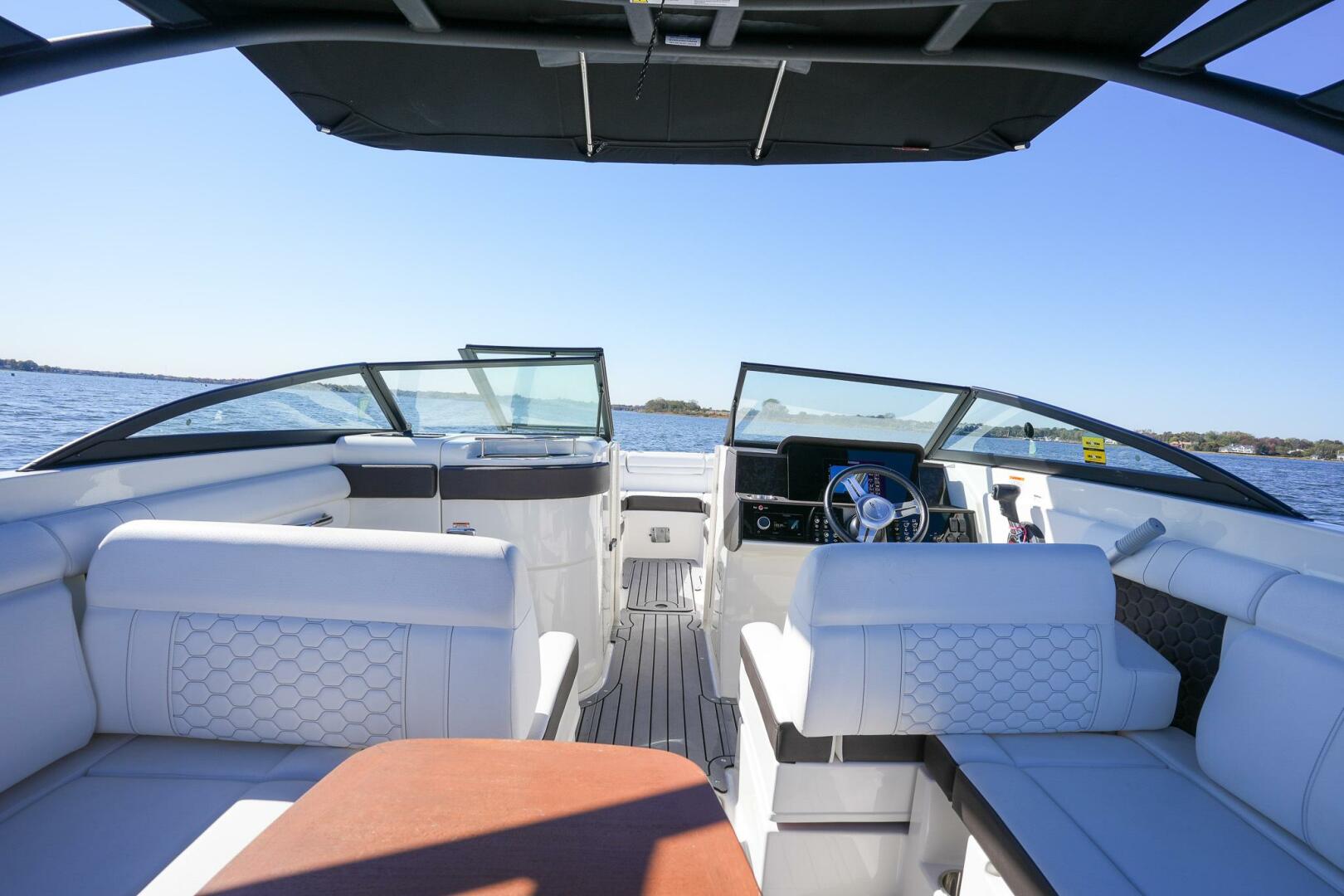 Slide: The Image of Sea Ray SDX 270 Outboard 2021 - 4750121