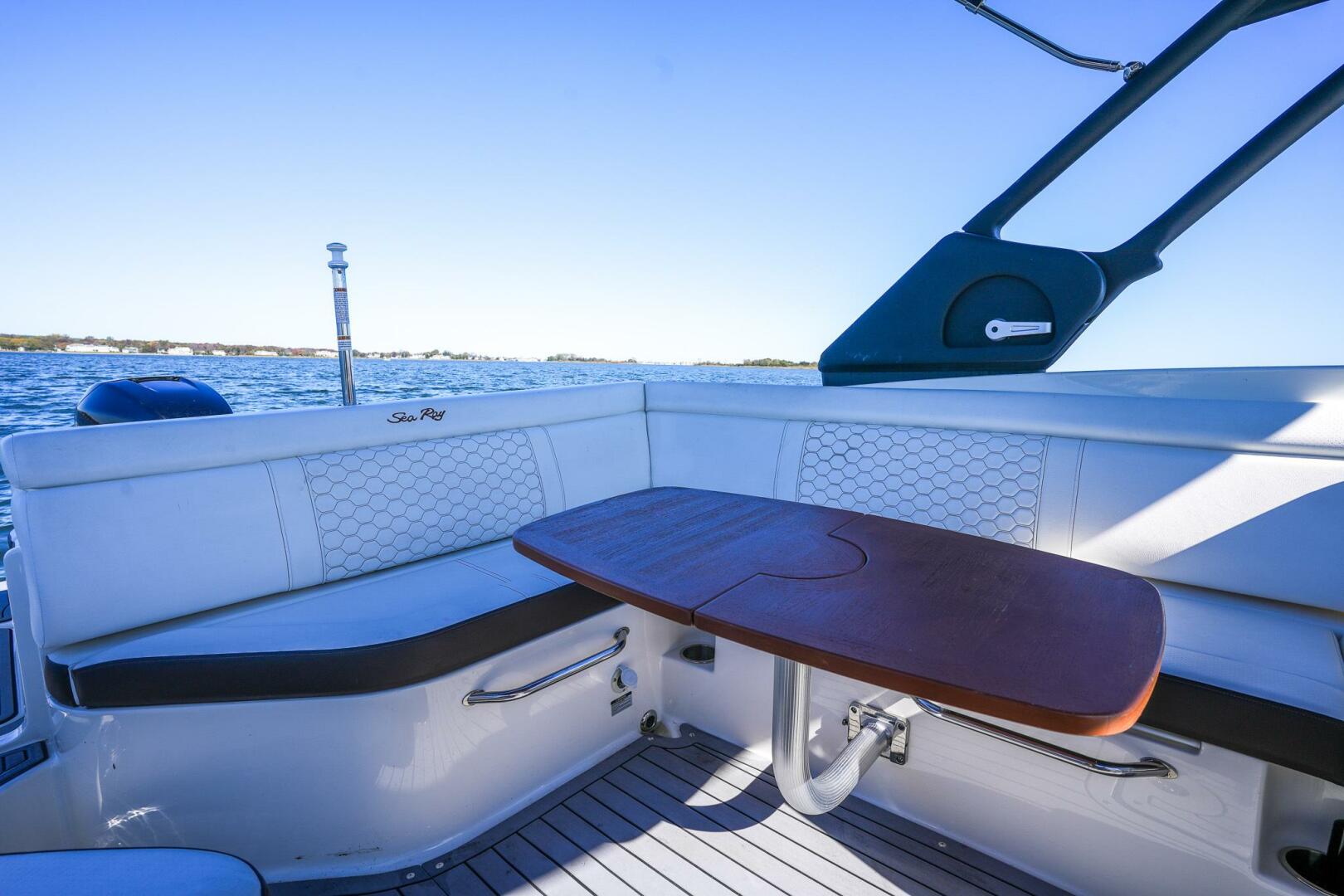 Slide: The Image of Sea Ray SDX 270 Outboard 2021 - 4750111
