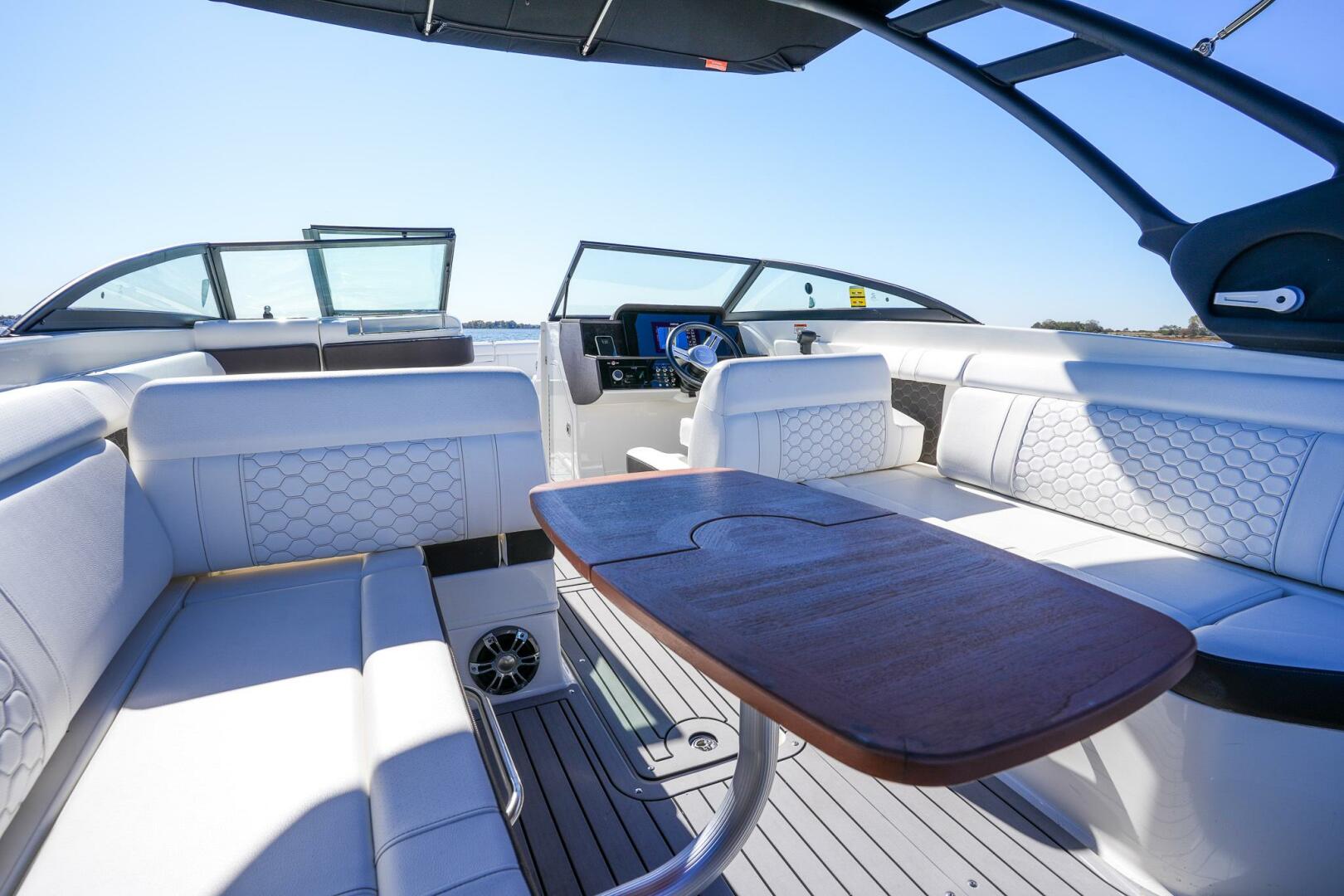 Slide: The Image of Sea Ray SDX 270 Outboard 2021 - 4750112