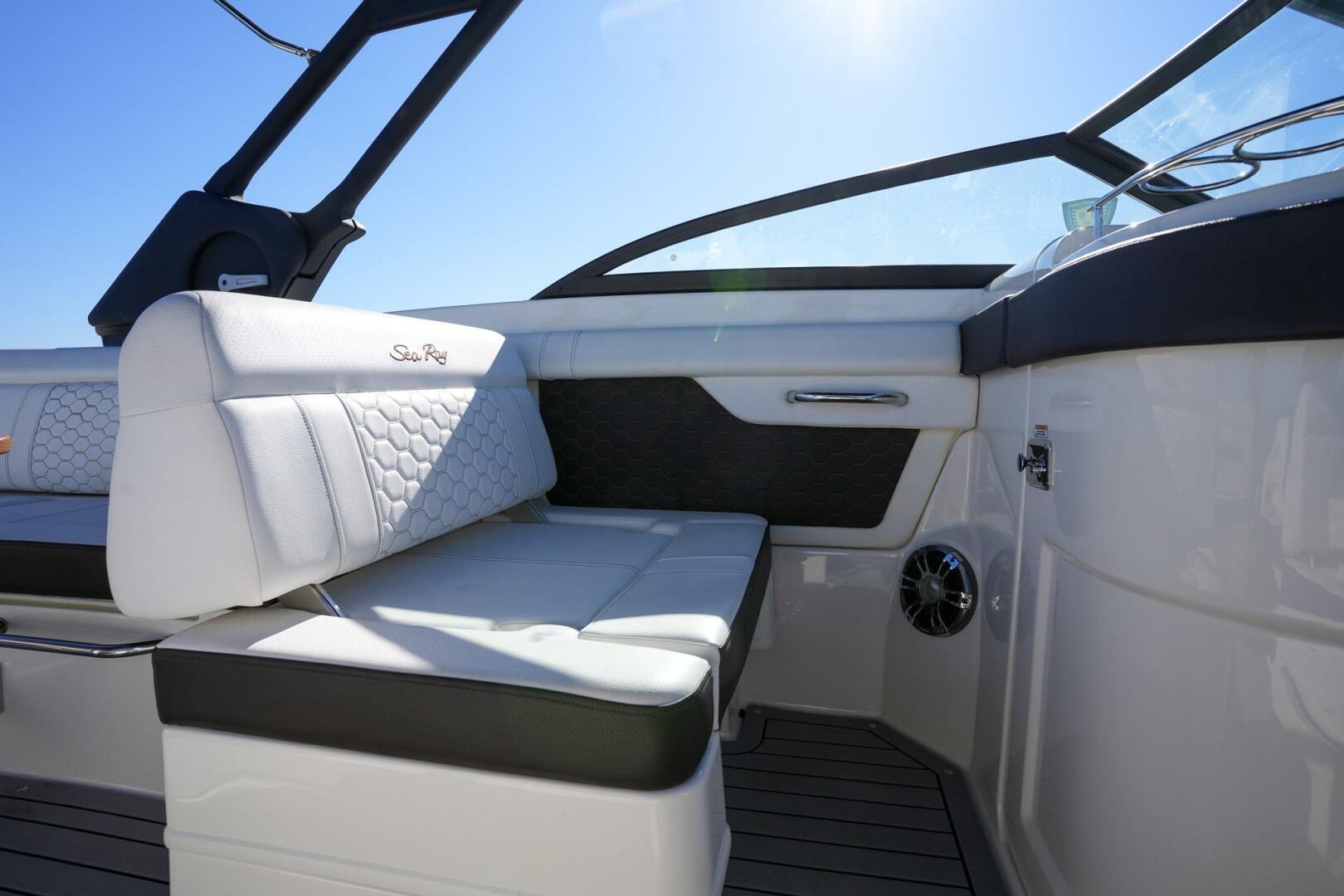 Slide: The Image of Sea Ray SDX 270 Outboard 2021 - 4750119