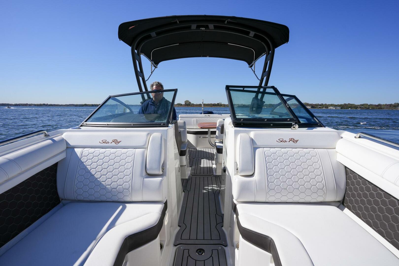 Slide: The Image of Sea Ray SDX 270 Outboard 2021 - 4750123