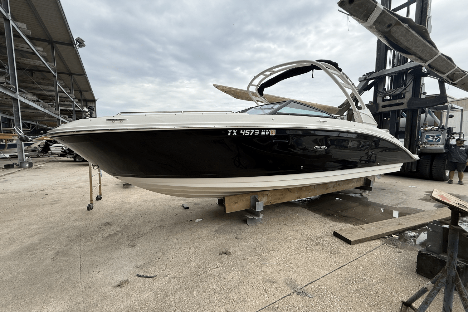 Slide: The Image of Sea Ray SDX 270 Outboard 2024 - 0