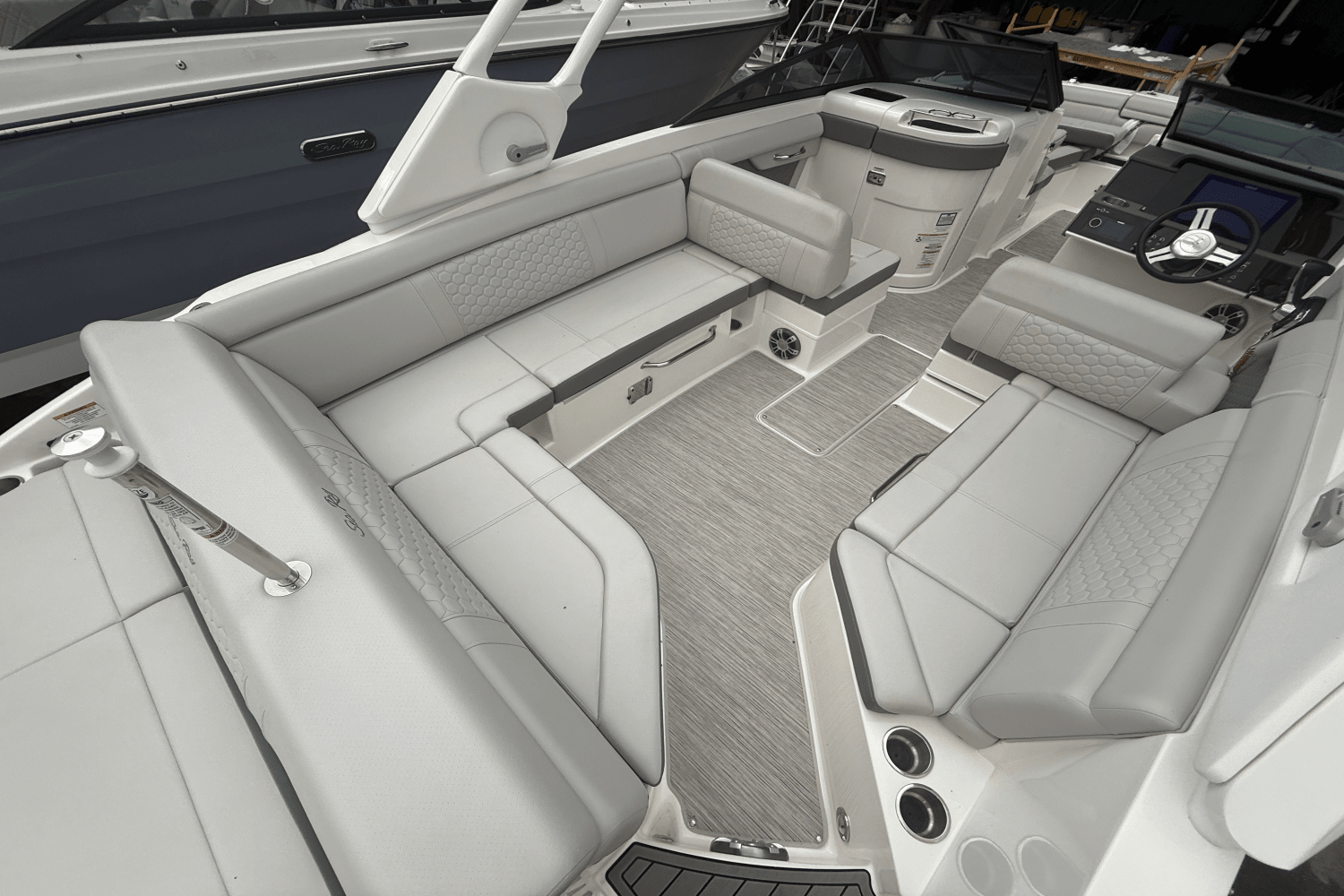 Slide: The Image of Sea Ray SDX 270 Outboard 2024 - 10