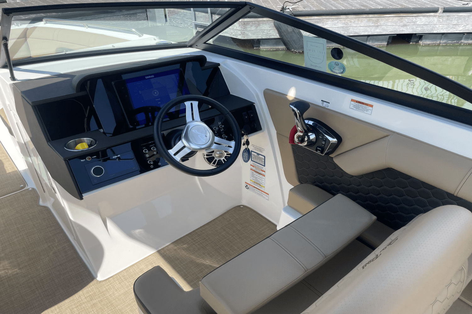 Slide: The Image of Sea Ray SDX 270 Outboard 2024 - 10