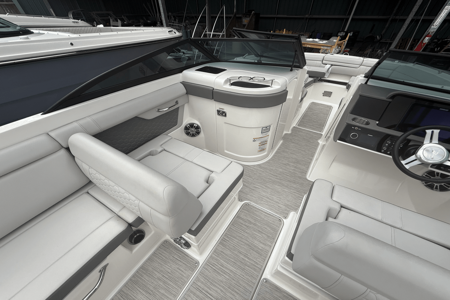 Slide: The Image of Sea Ray SDX 270 Outboard 2024 - 12