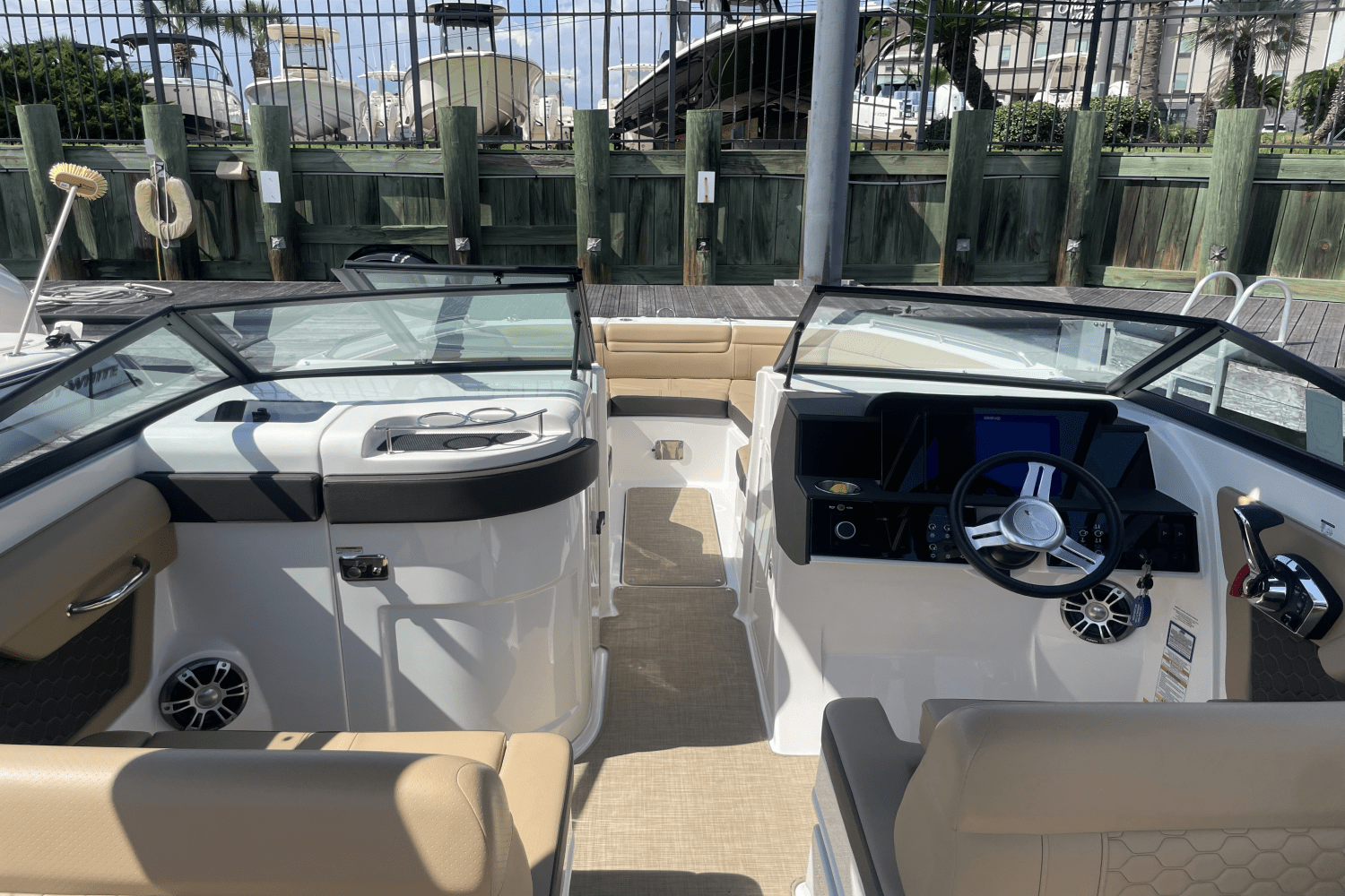 Slide: The Image of Sea Ray SDX 270 Outboard 2024 - 15