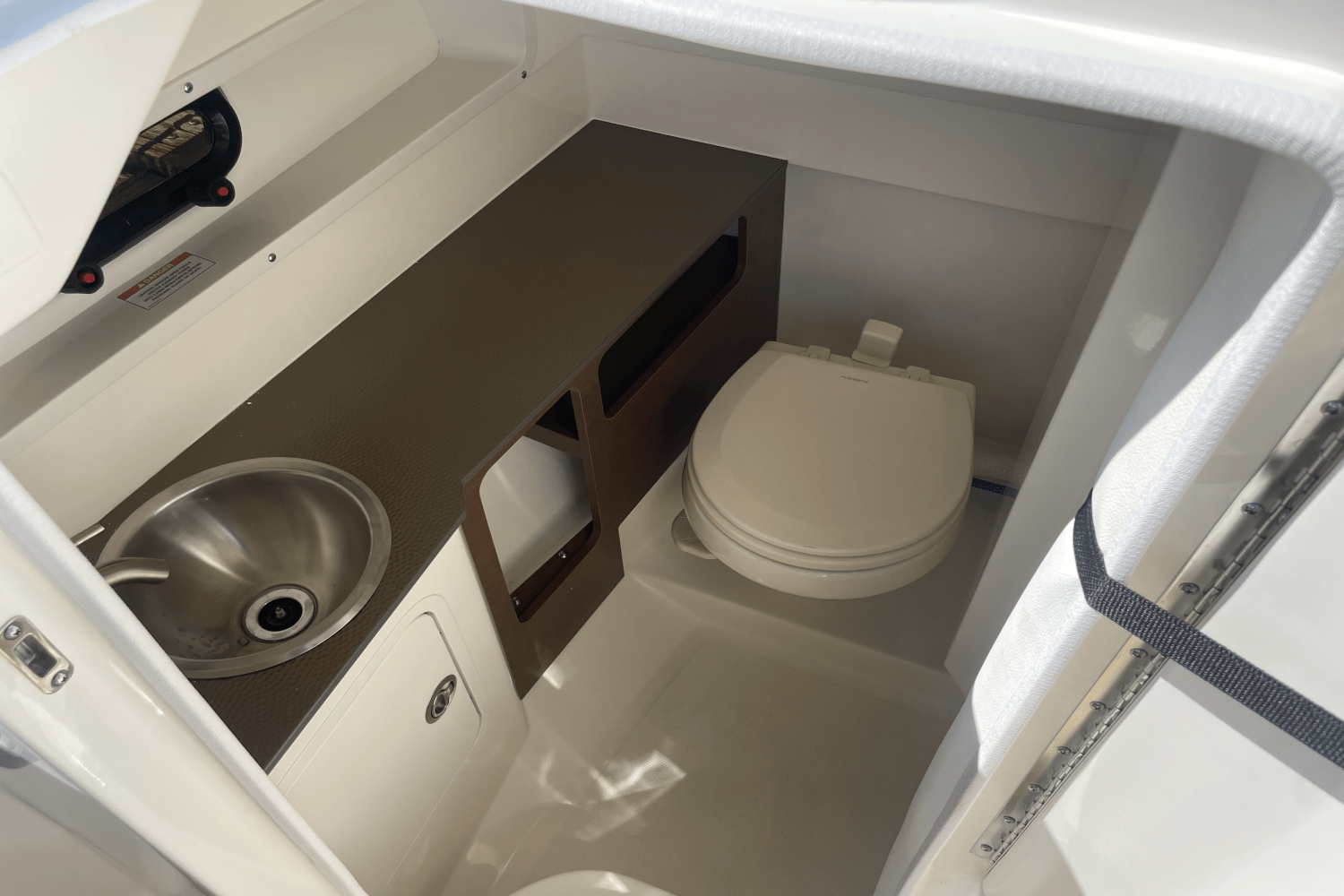 Slide: The Image of Sea Ray SDX 270 Outboard 2024 - 16