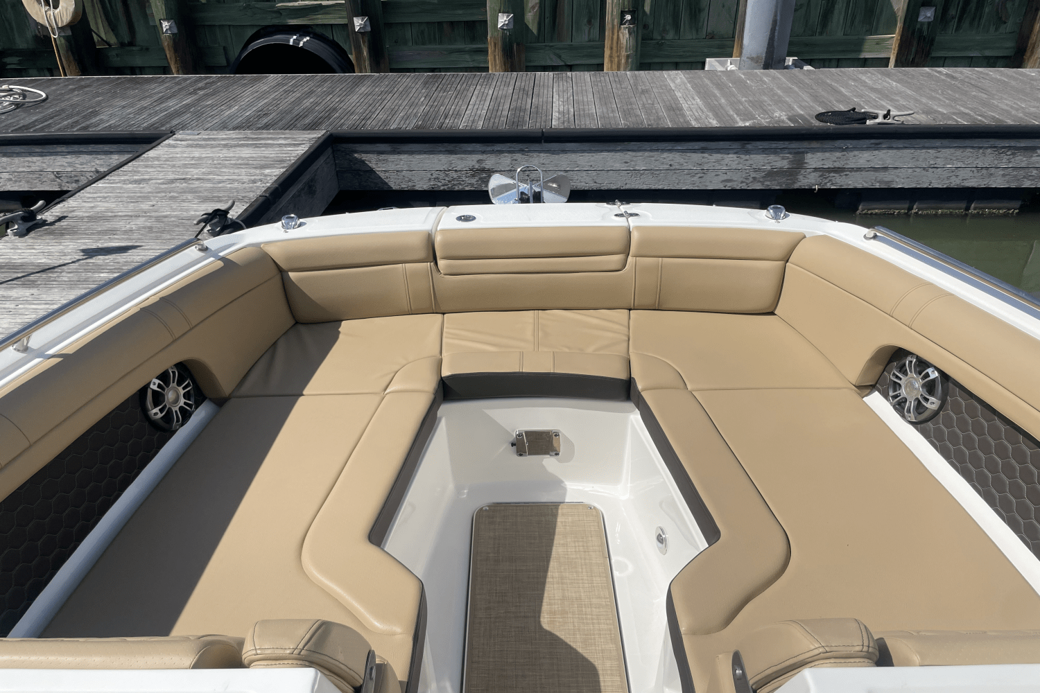 Slide: The Image of Sea Ray SDX 270 Outboard 2024 - 17