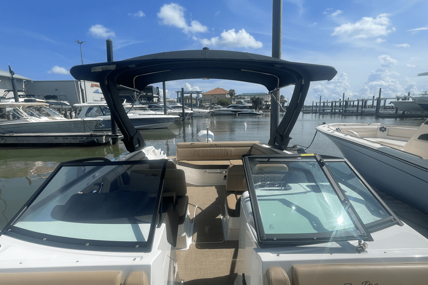 Slide: The Image of Sea Ray SDX 270 Outboard 2024 - 21