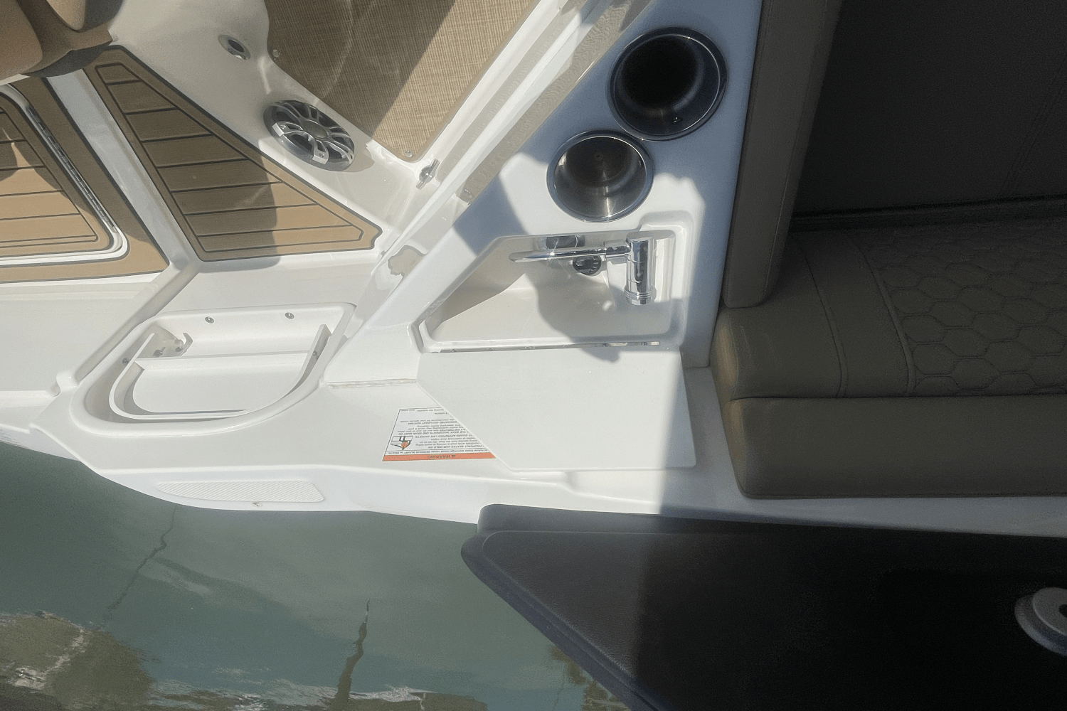 Slide: The Image of Sea Ray SDX 270 Outboard 2024 - 22