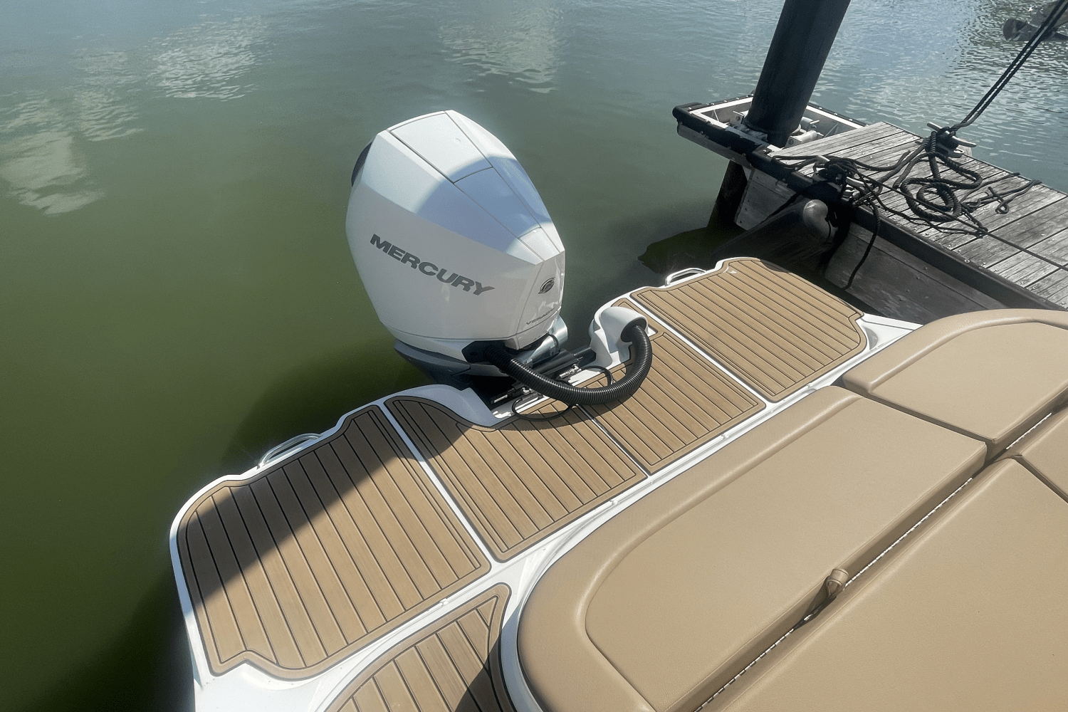 Slide: The Image of Sea Ray SDX 270 Outboard 2024 - 24