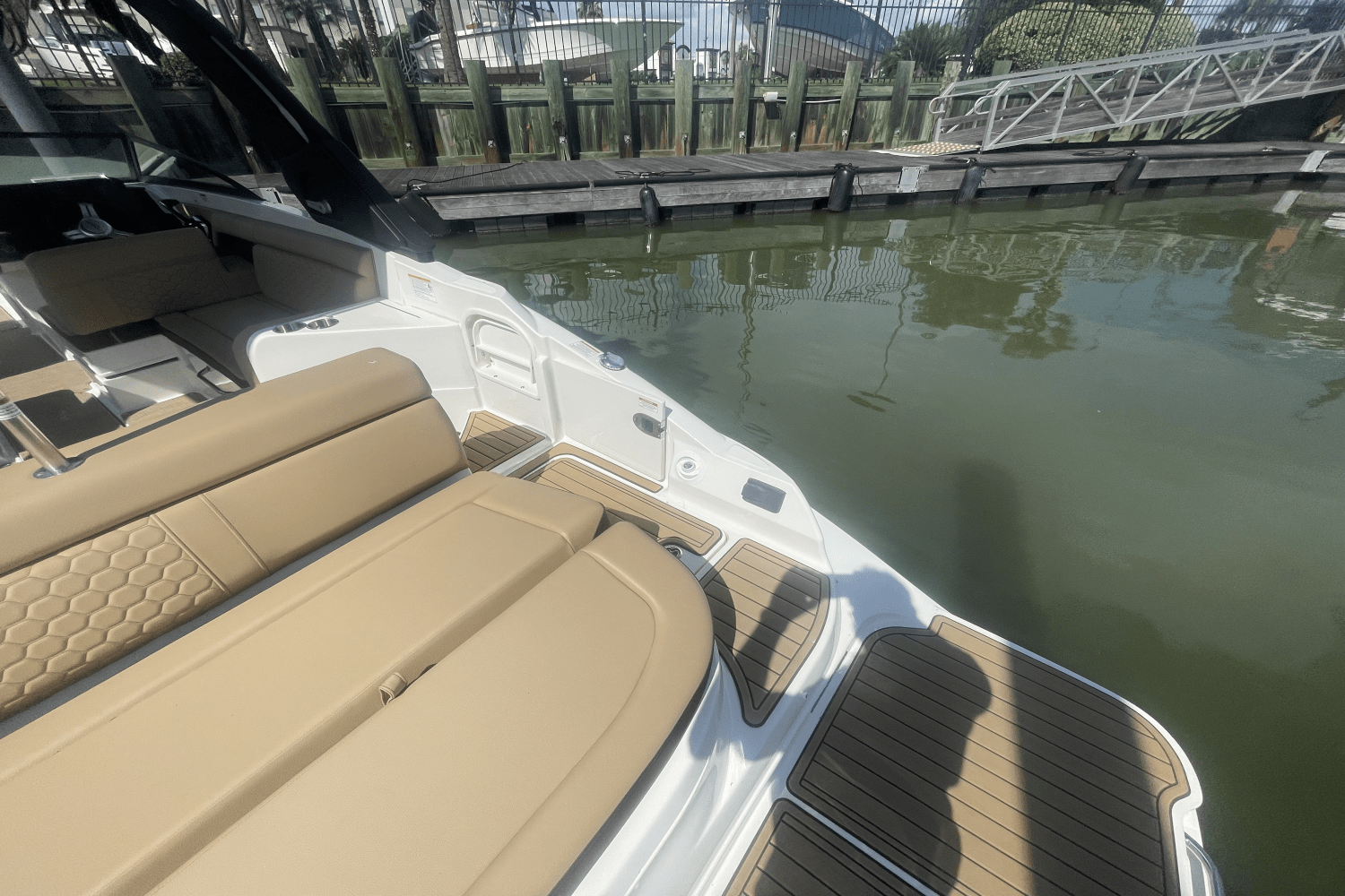 Slide: The Image of Sea Ray SDX 270 Outboard 2024 - 27