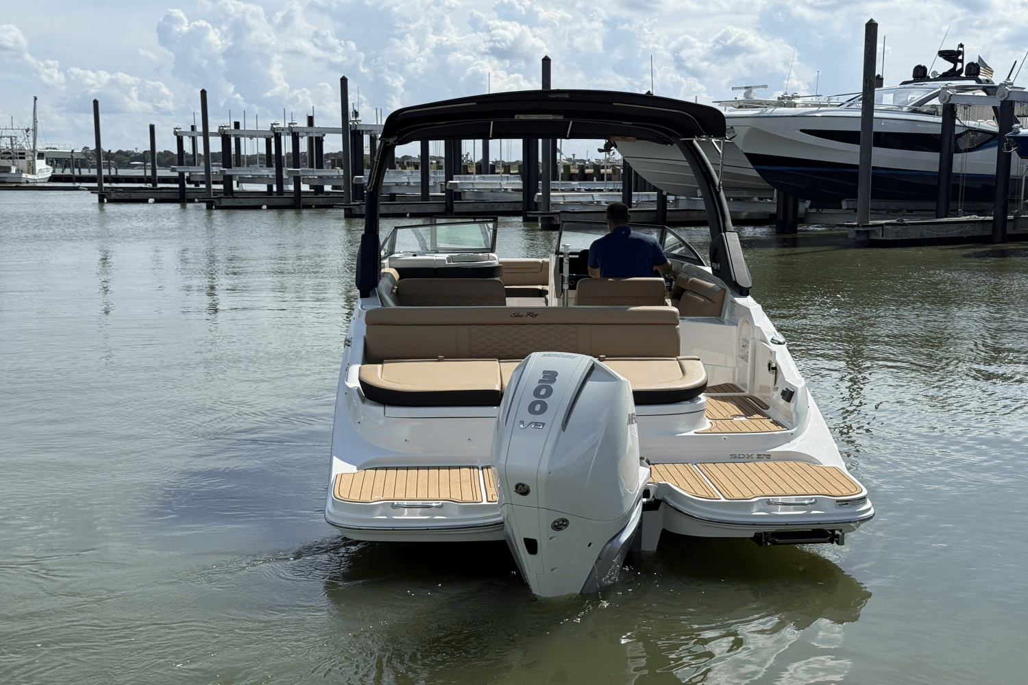 Slide: The Image of Sea Ray SDX 270 Outboard 2024 - 31
