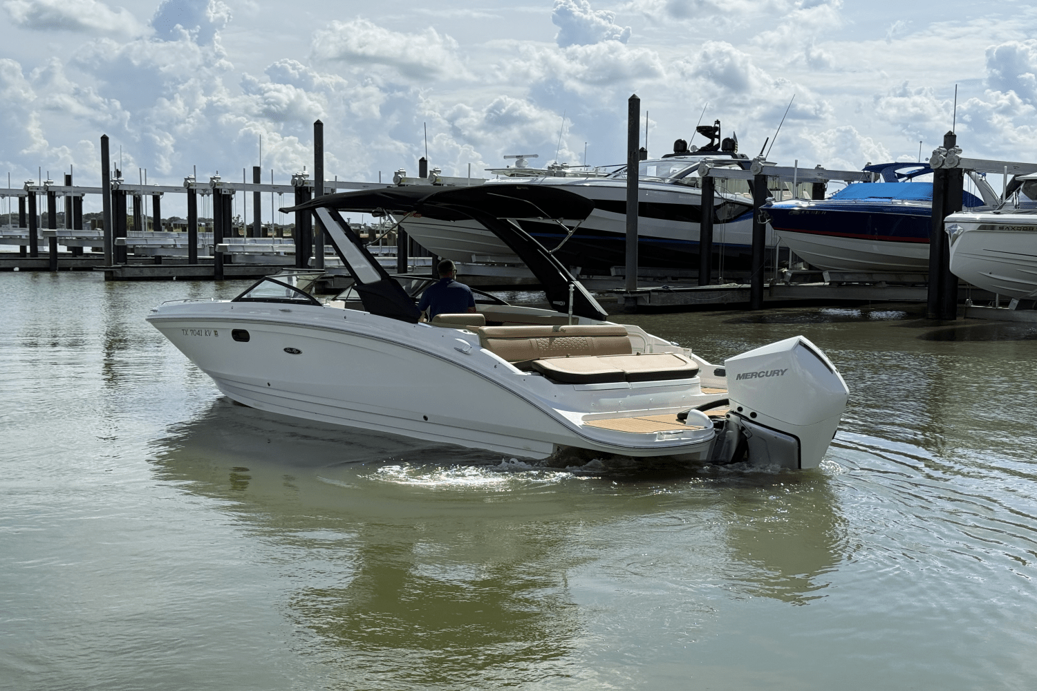 Slide: The Image of Sea Ray SDX 270 Outboard 2024 - 32