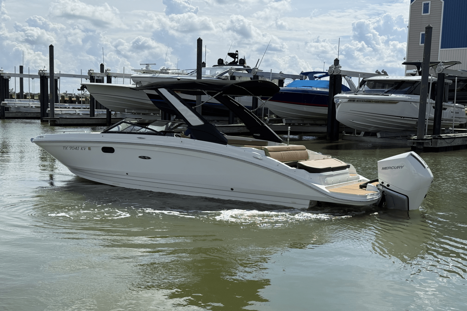 Slide: The Image of Sea Ray SDX 270 Outboard 2024 - 33