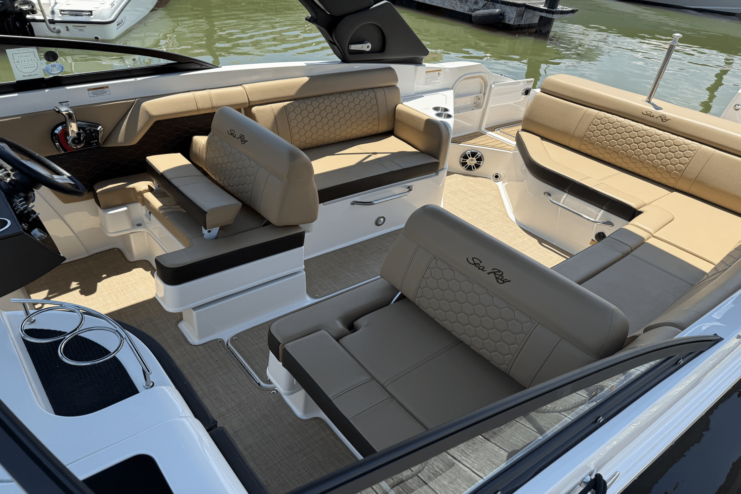 Slide: The Image of Sea Ray SDX 270 Outboard 2024 - 39