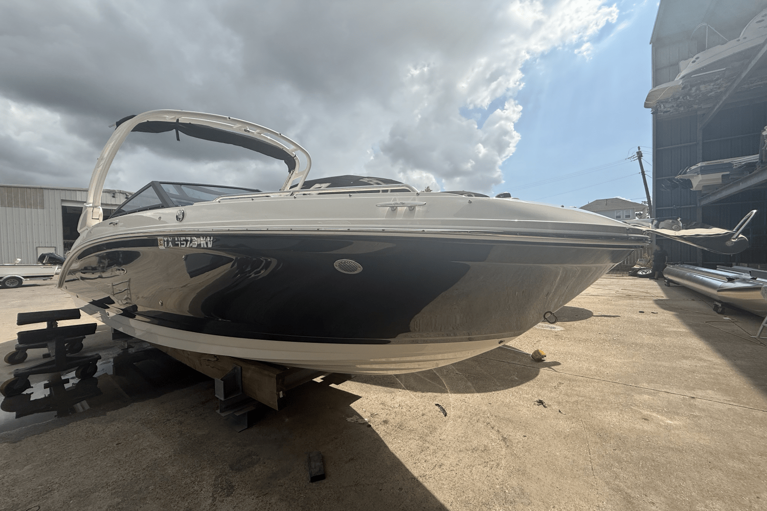 Slide: The Image of Sea Ray SDX 270 Outboard 2024 - 4