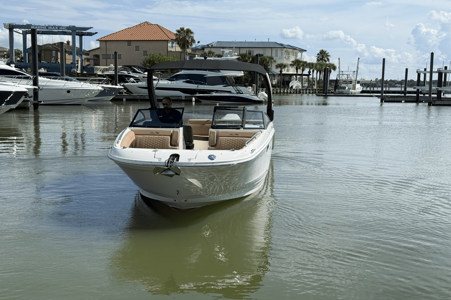 Slide: The Image of Sea Ray SDX 270 Outboard 2024 - 41