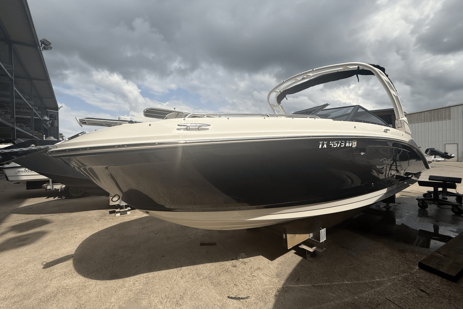 Slide: The Image of Sea Ray SDX 270 Outboard 2024 - 5