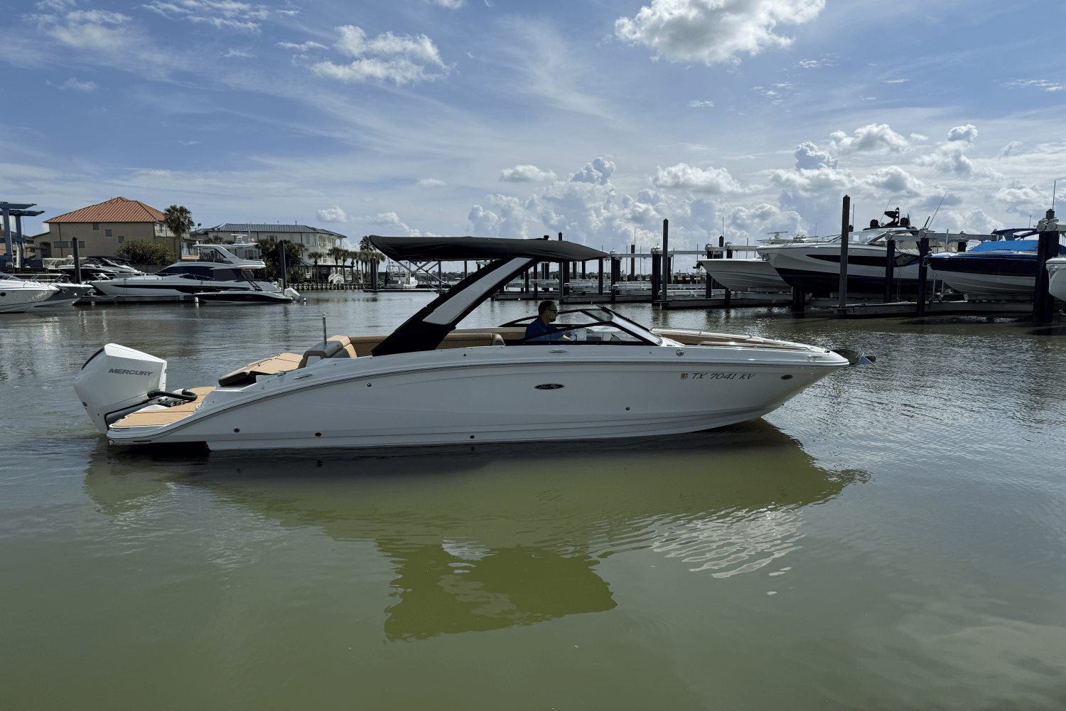 Slide: The Image of Sea Ray SDX 270 Outboard 2024 - 5