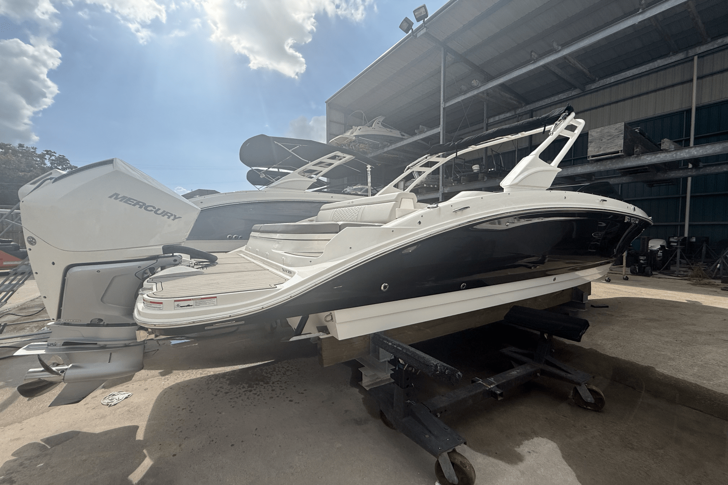 Slide: The Image of Sea Ray SDX 270 Outboard 2024 - 6