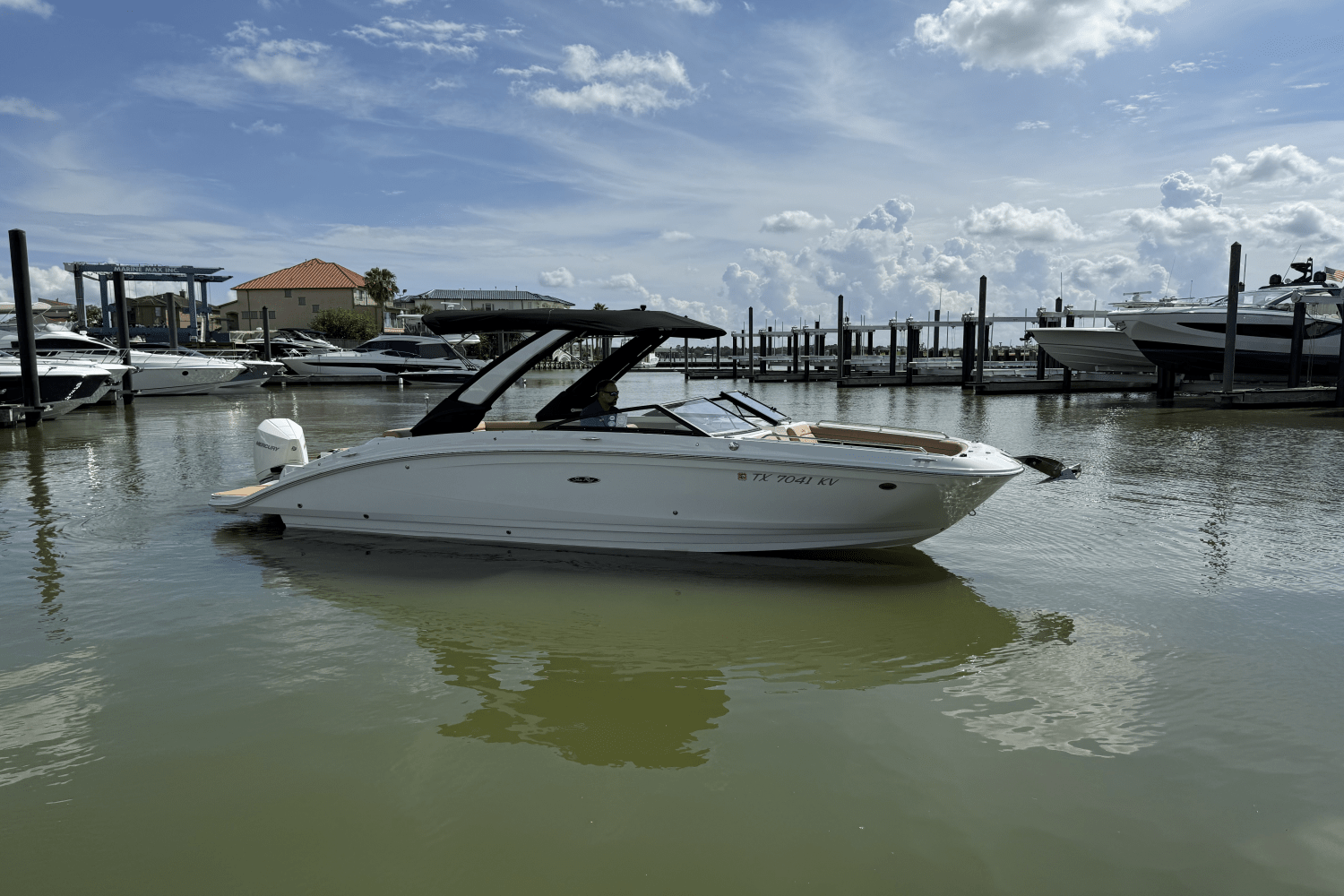 Slide: The Image of Sea Ray SDX 270 Outboard 2024 - 6