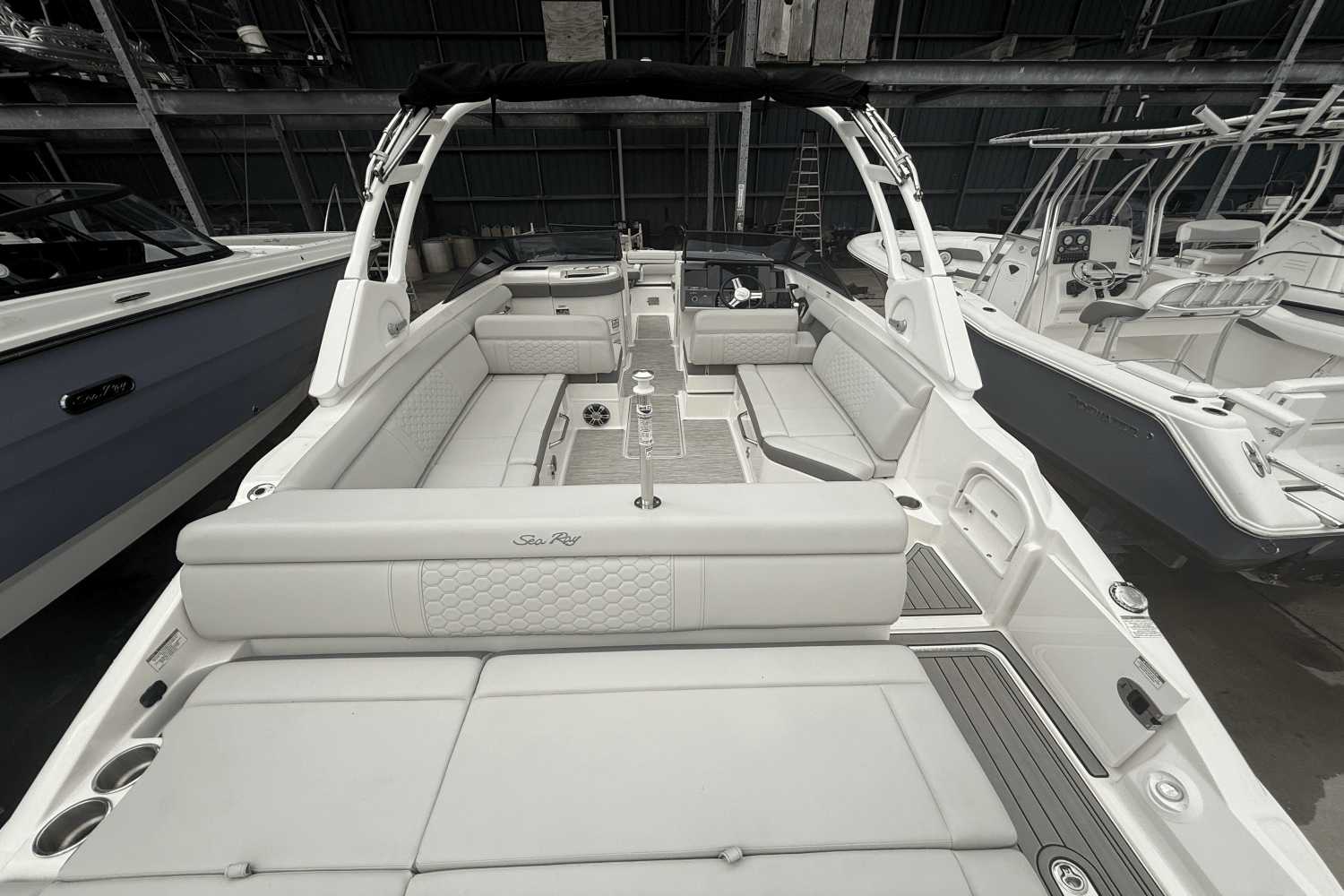 Slide: The Image of Sea Ray SDX 270 Outboard 2024 - 9