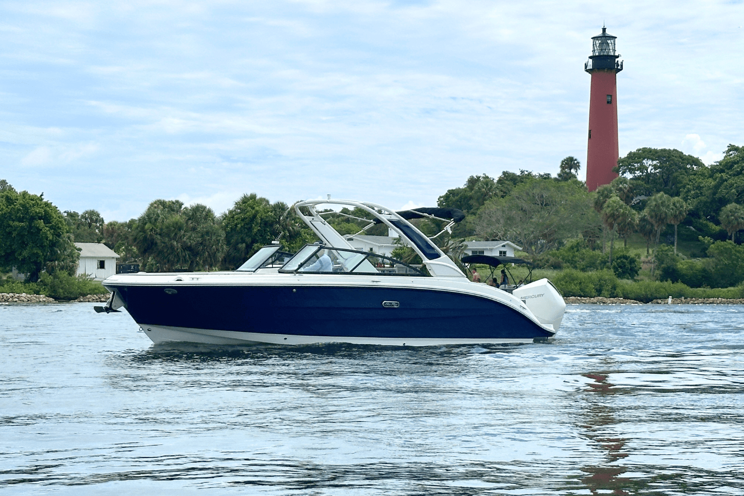Slide: The Image of Sea Ray SDX 270 Outboard 2025 - 0