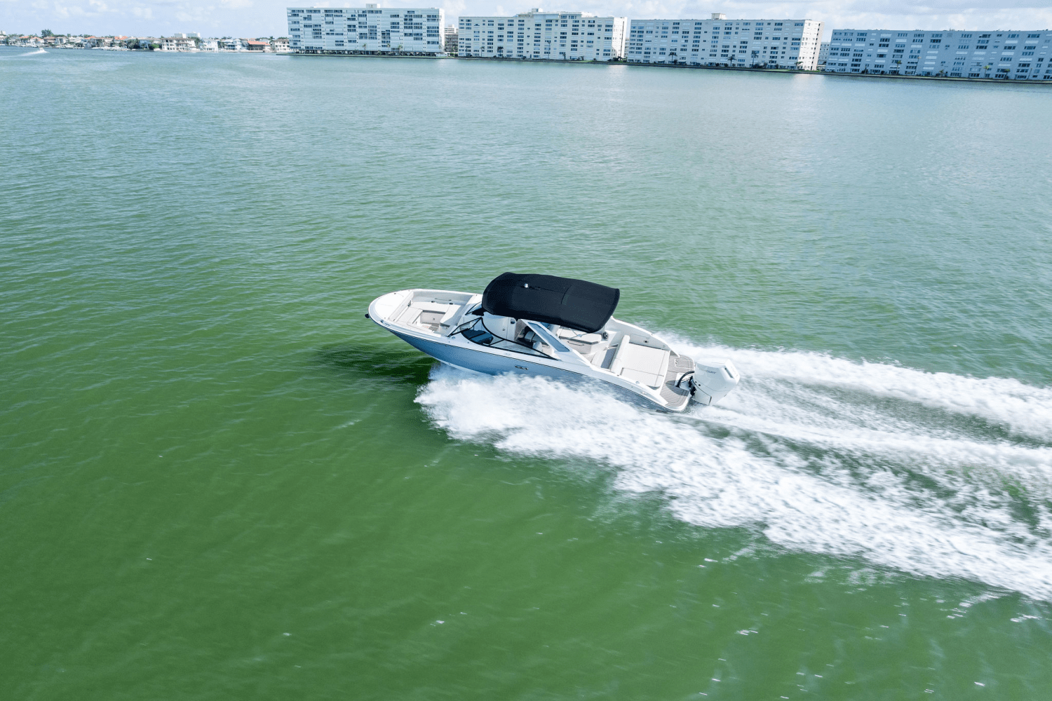 Slide: The Image of Sea Ray SDX 270 Outboard 2025 - 10