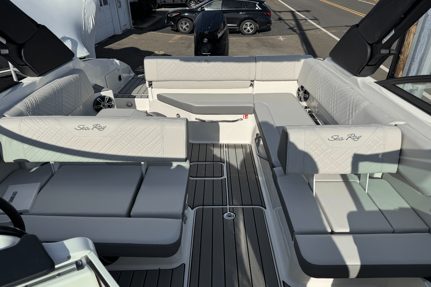 Slide: The Image of Sea Ray SDX 270 Outboard 2025 - 10