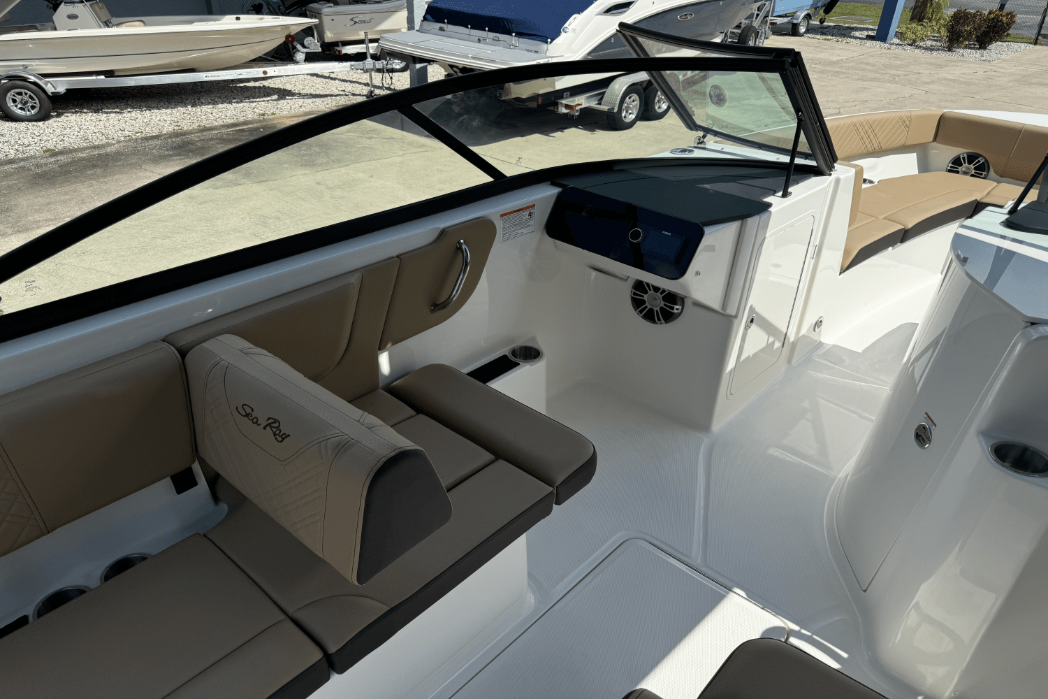 Slide: The Image of Sea Ray SDX 270 Outboard 2025 - 10