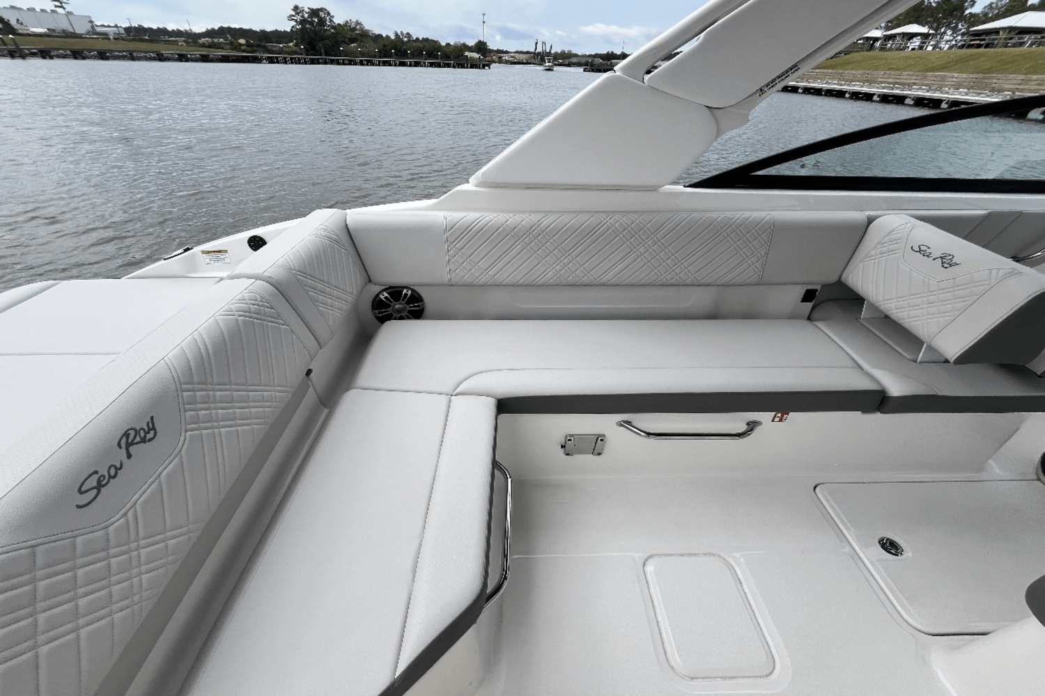 Slide: The Image of Sea Ray SDX 270 Outboard 2025 - 11