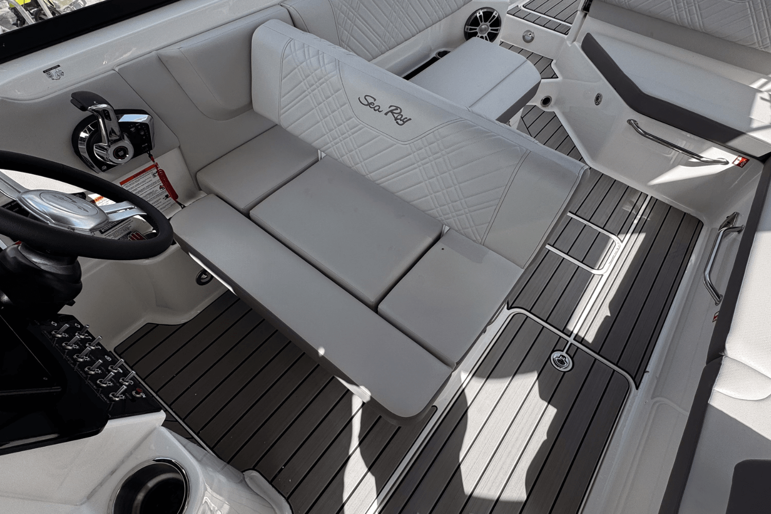 Slide: The Image of Sea Ray SDX 270 Outboard 2025 - 11