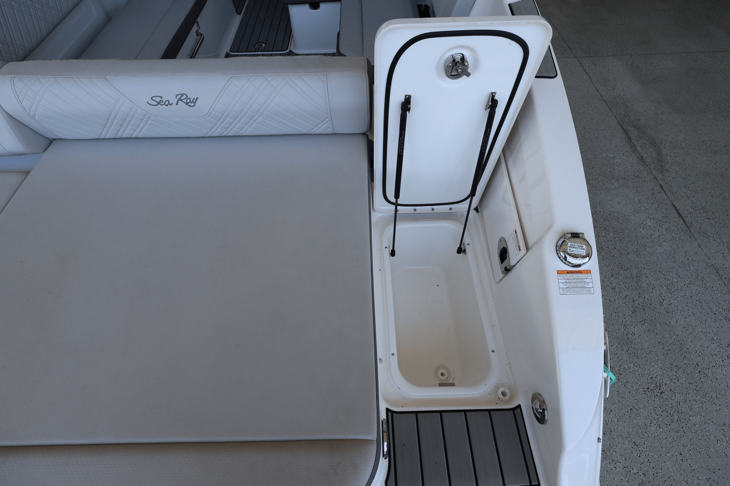 Slide: The Image of Sea Ray SDX 270 Outboard 2025 - 11