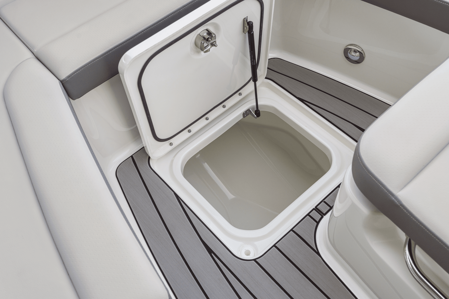 Slide: The Image of Sea Ray SDX 270 Outboard 2025 - 11