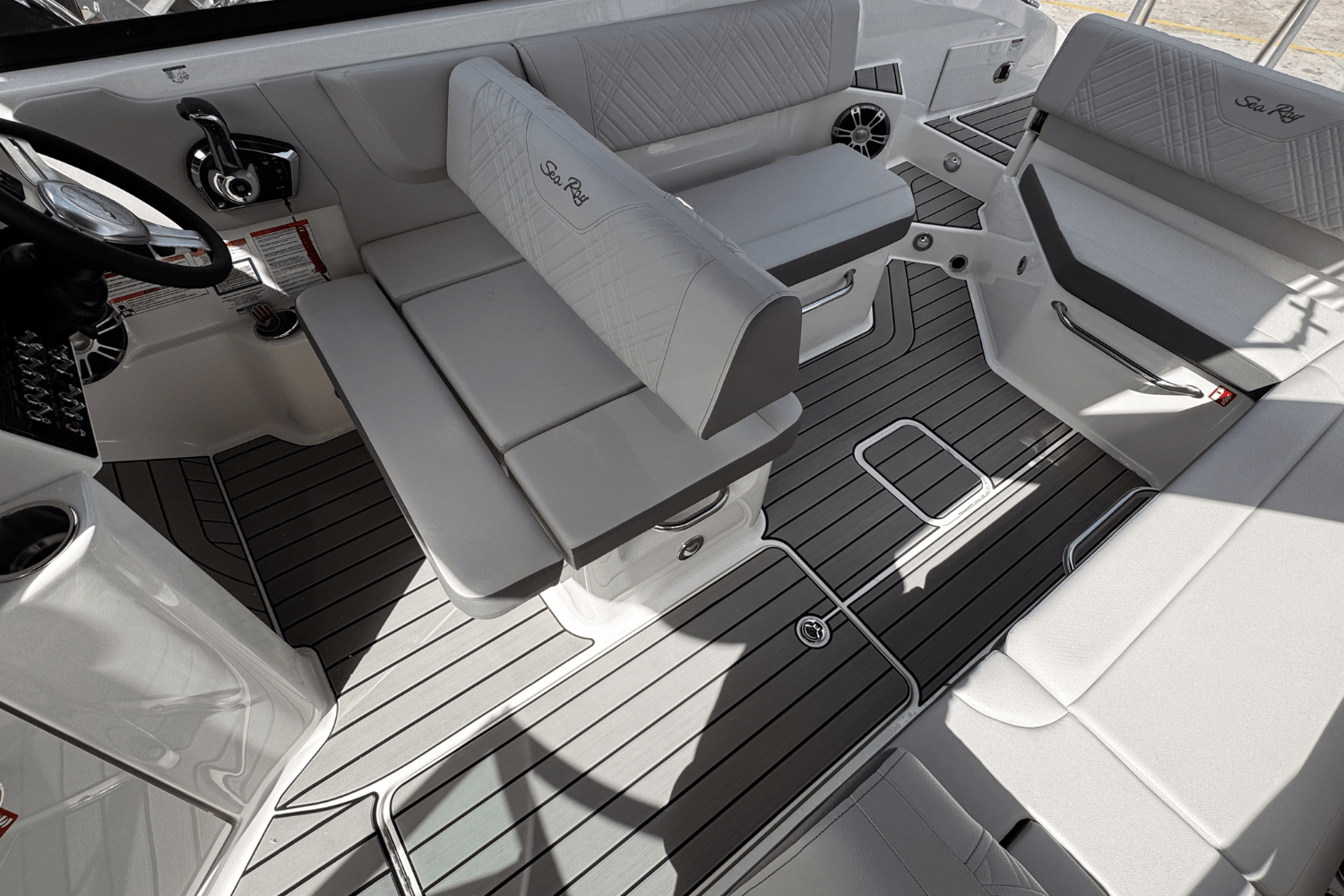 Slide: The Image of Sea Ray SDX 270 Outboard 2025 - 12