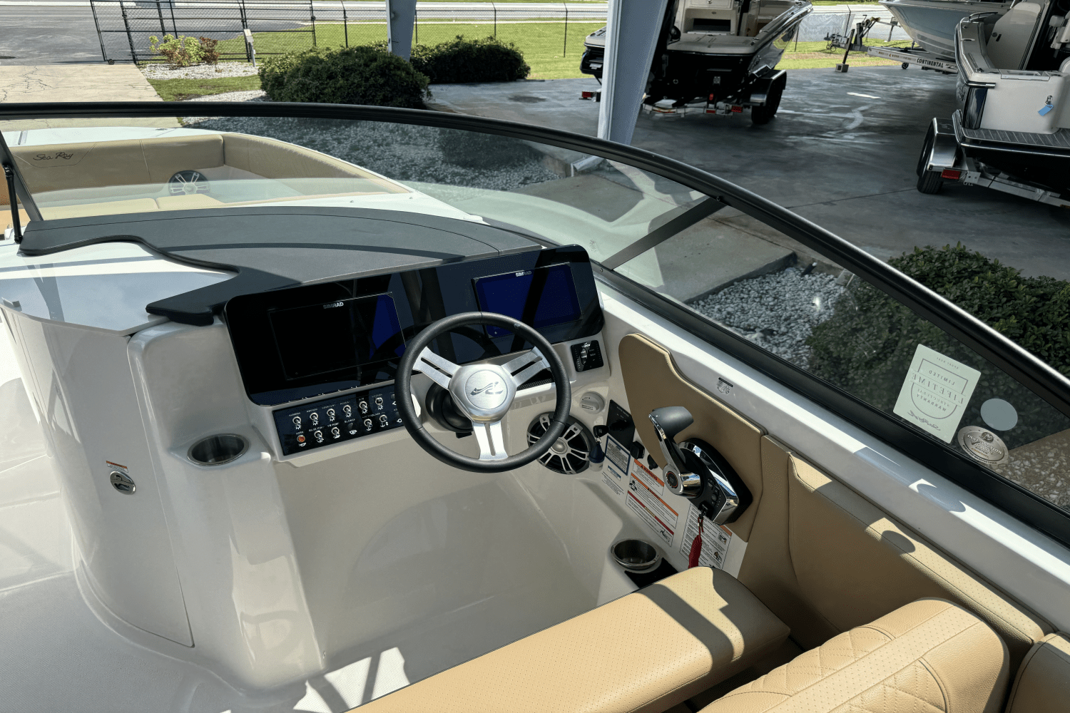 Slide: The Image of Sea Ray SDX 270 Outboard 2025 - 12