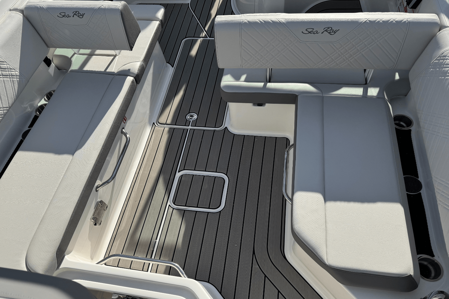 Slide: The Image of Sea Ray SDX 270 Outboard 2025 - 12