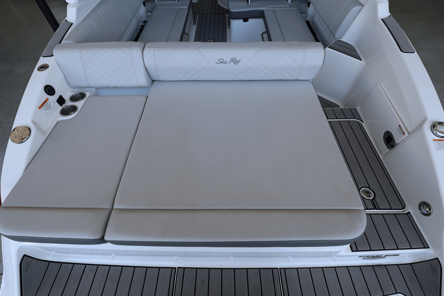Slide: The Image of Sea Ray SDX 270 Outboard 2025 - 12
