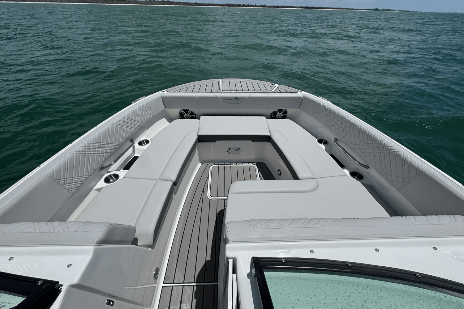 Slide: The Image of Sea Ray SDX 270 Outboard 2025 - 13