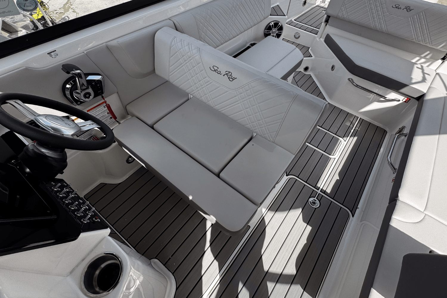 Slide: The Image of Sea Ray SDX 270 Outboard 2025 - 13