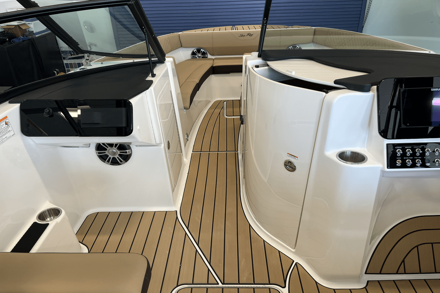 Slide: The Image of Sea Ray SDX 270 Outboard 2025 - 13