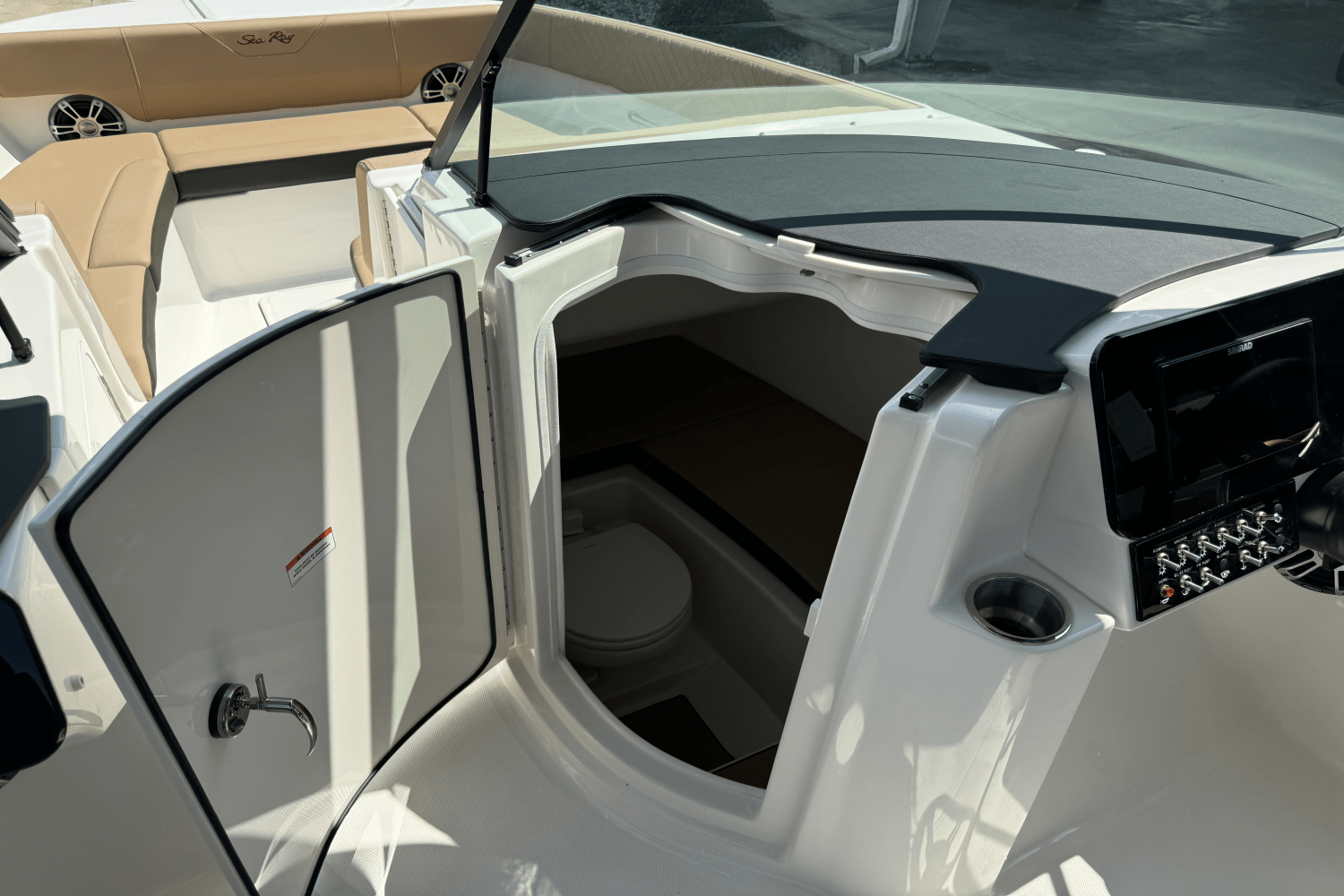 Slide: The Image of Sea Ray SDX 270 Outboard 2025 - 13