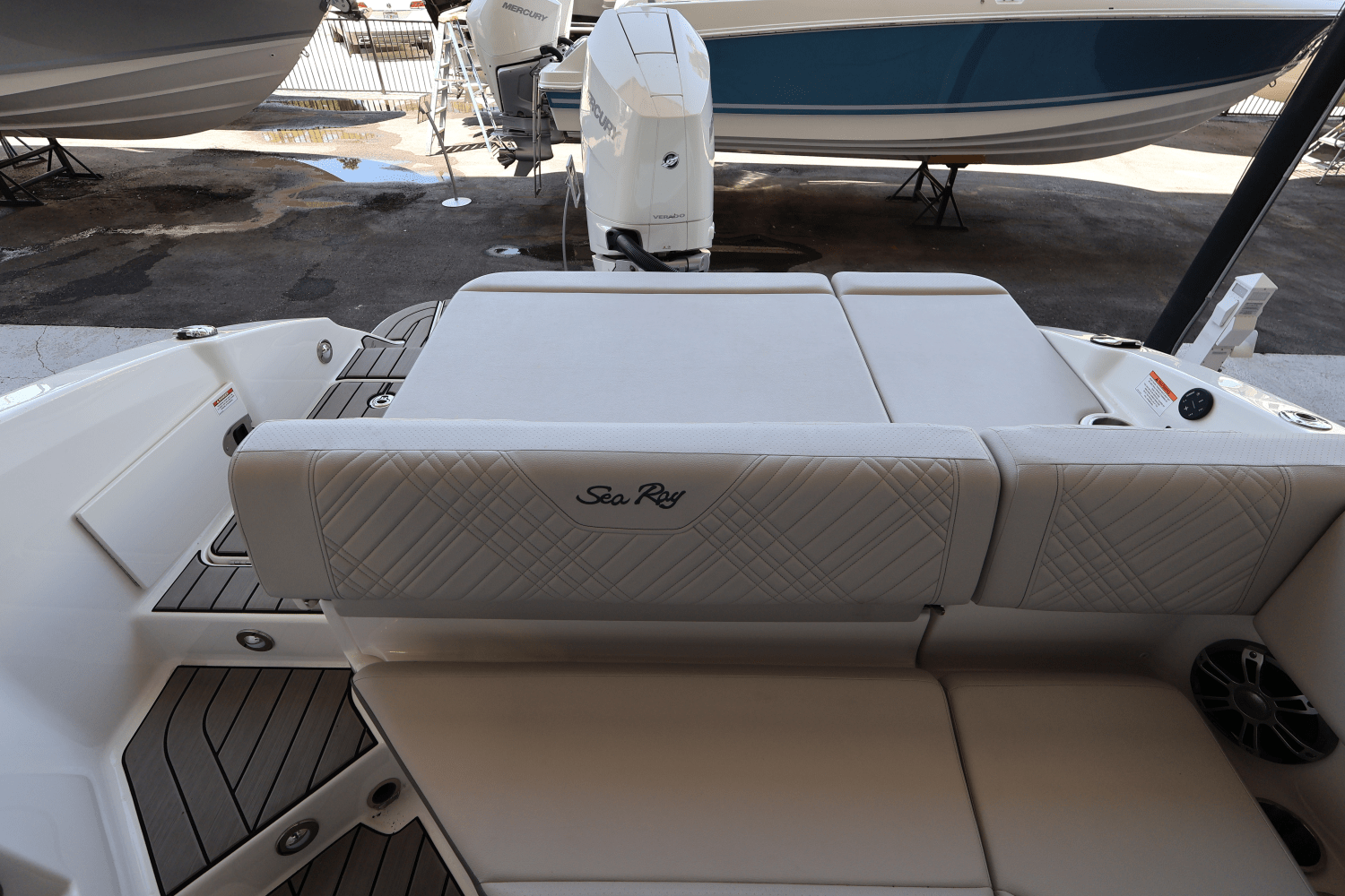 Slide: The Image of Sea Ray SDX 270 Outboard 2025 - 13